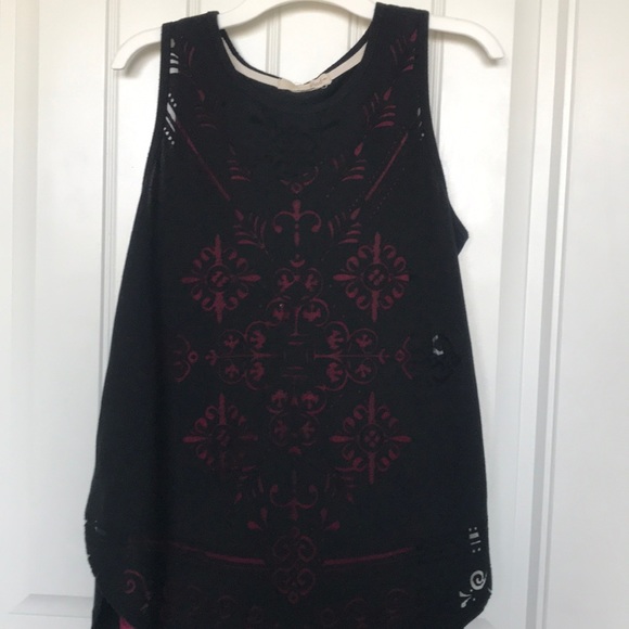 Black/Sheer Design Tank Top. - Picture 4 of 4
